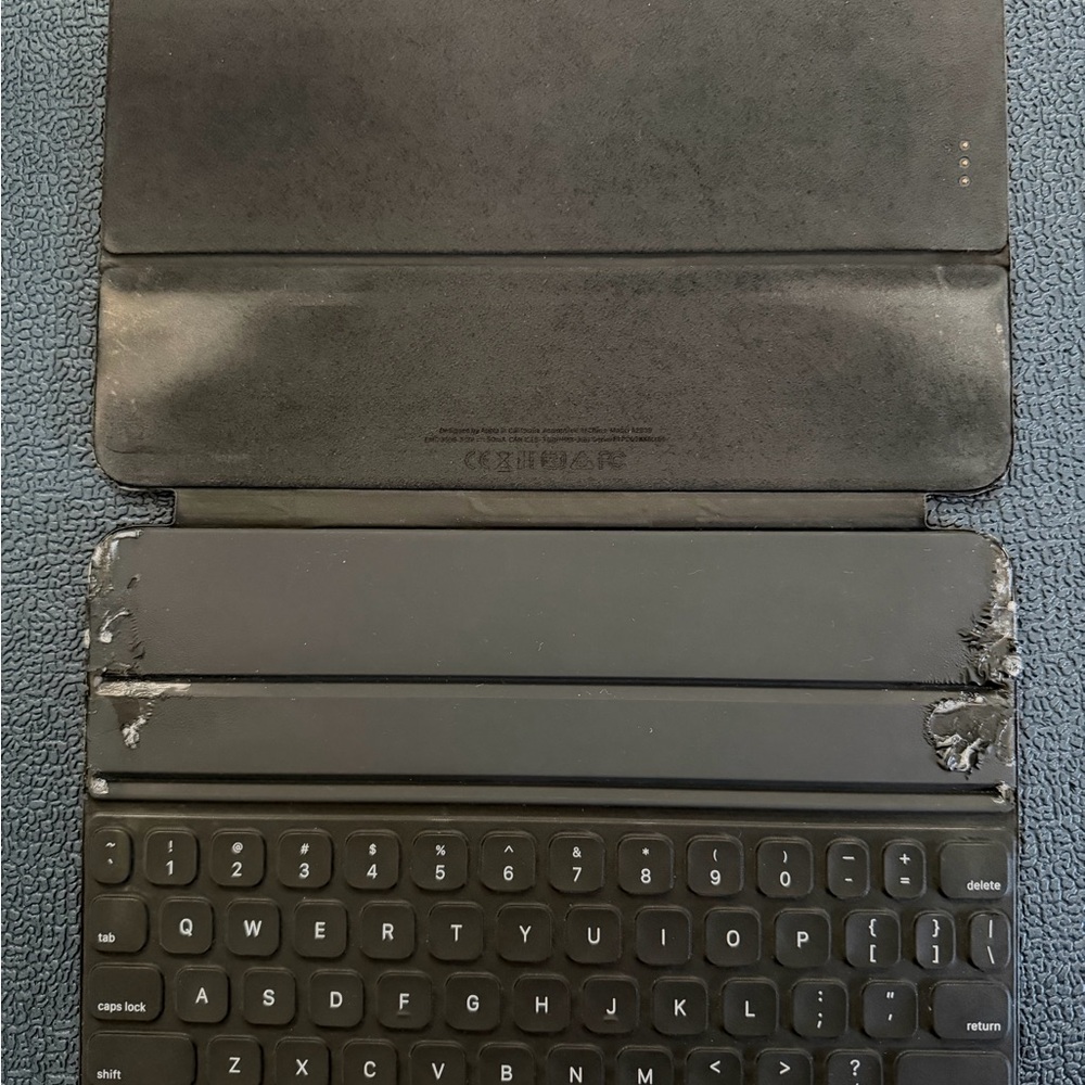 Apple iPad Pro / Air 11 Inch Keyboard Folio - Not the M4!